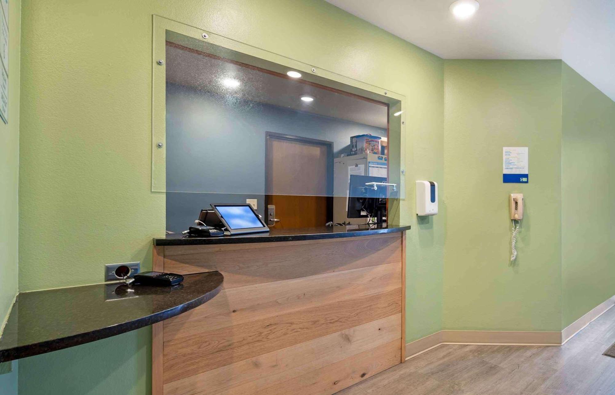 Extended Stay America Select Suites - Wichita - Airport Екстер'єр фото