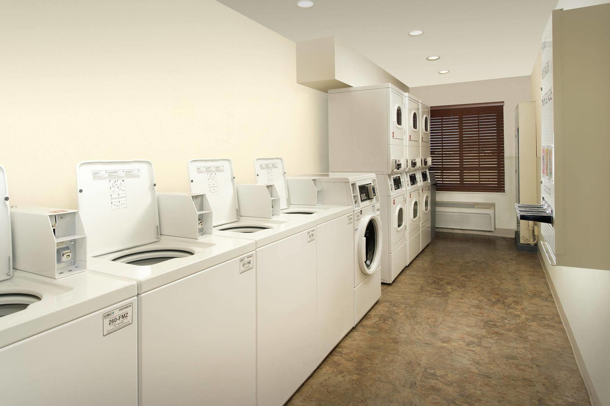 Extended Stay America Select Suites - Wichita - Airport Екстер'єр фото